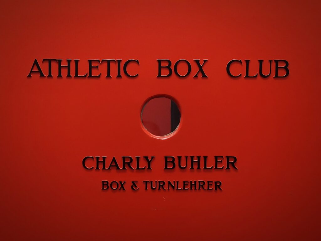 Eingangstür zum Athletic Box Club Bern, gegründet von Charly Bühler